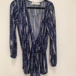 WOMENS LONG SLEEVE ROMPER SIZE M BLUE AND WHITE